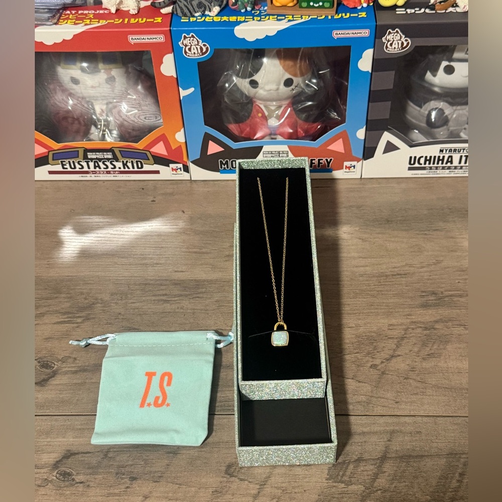 TaylTaylor Swift 2025 HOLIDAY The Life Of A Showgirl Lock Necklace READY TO SHIP